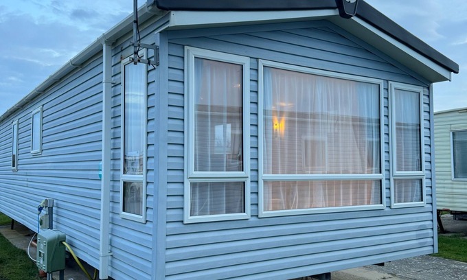 Rhyl Ski Chalet | 3 Bedroom stunning Caravan Justin