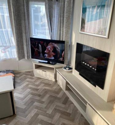 Rhyl Ski Chalet | 3 Bedroom stunning Caravan Justin