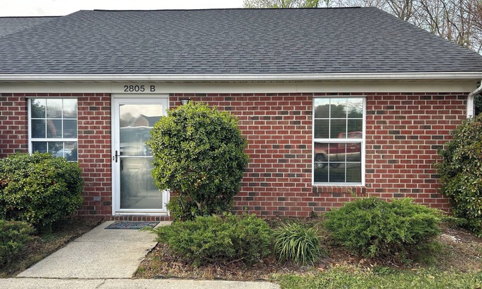 Greenville House | 3-bedroom townhome near Hospital with Private Fenced Back Yard