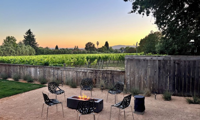 Windsor House | 3-bedroom vacation home just 10 minutes drive to Healdsburg Plaza