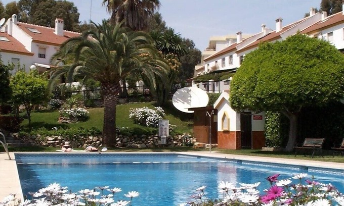 Benalmadena Costa Villa | 3 bedroom villa in Golf Resort, quiet, walking distance to beach, parking, pool