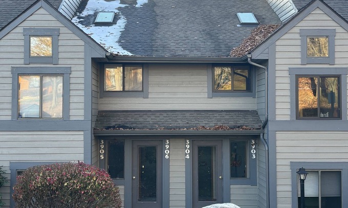 Seven Springs Condo | 3 bedroom3 bath updated condo at Seven Springs Ski Resort w/Shuttle Sleeps 8