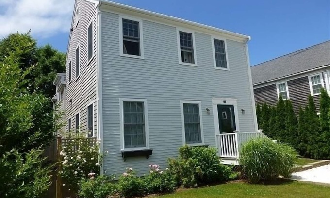 Naushop House | 3 bedroom3 bathroom+ studio apartment available for 6 month plus lease