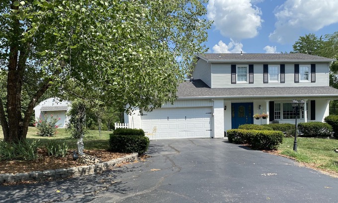 Columbia House | 3 bedrooms country setting 2 miles from downtown