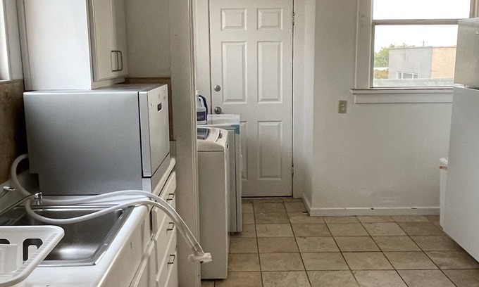 Albany Condo | 3 bedrooms Unit on Central Albany CA