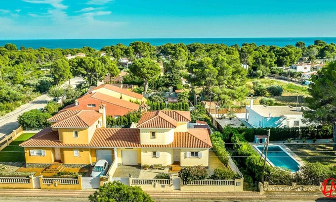 Les Tres Cales Villa | 3 bedrooms villa at Les Tres Cales 300 m away from the beach with private pool jacuzzi and enclosed garden
