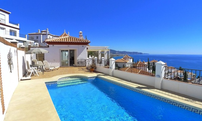 Torrox Costa Villa | 3 Bedrooms | Villa Ladera | CG R999
