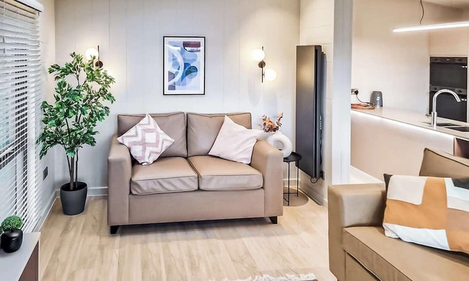 Wombleton Ski Chalet | 3 bedrooms with en suite bathroom on the master bedroom, and main family bathroom,.