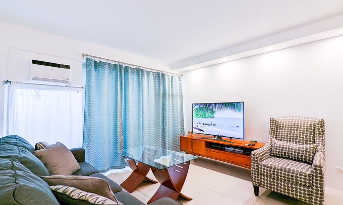 Waikiki Condo | 3 Beds 2 Bath 2 Lanai + Free Parking, 2 minutes walk to Beach