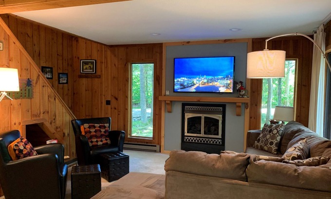 West Dover House | 3 BR/2 BA Home - 1 Mile From Mt Snow!