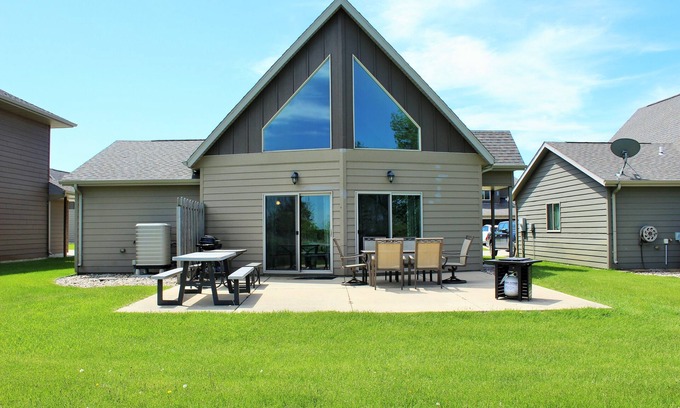 Spirit Lake Cabin | 3 br. 2ba sleeps 14