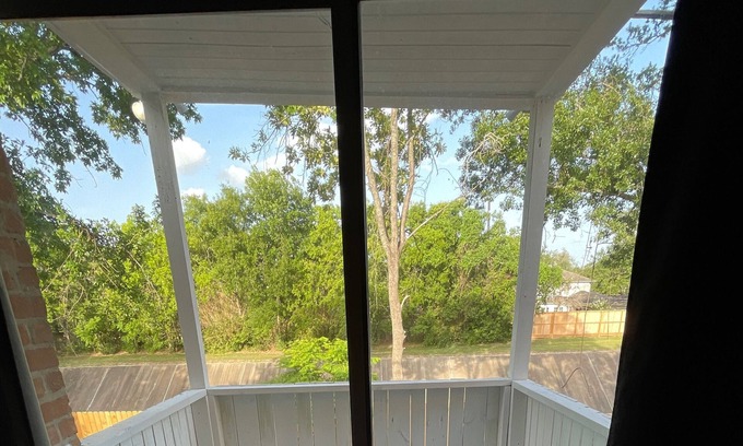 Houston House | 3 BR big back yard for events