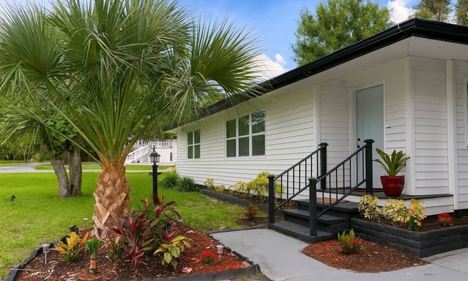 Osprey House | 3 BR Charming cozy coastal house🐬minutes away from Siesta Key & Venice beach