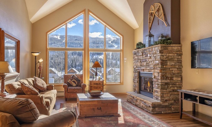 Mountain House Condo | 3 BR + Loft BR/4 BA Top Floor Condo with Mile-Wide Ski Run View; 8 separate beds