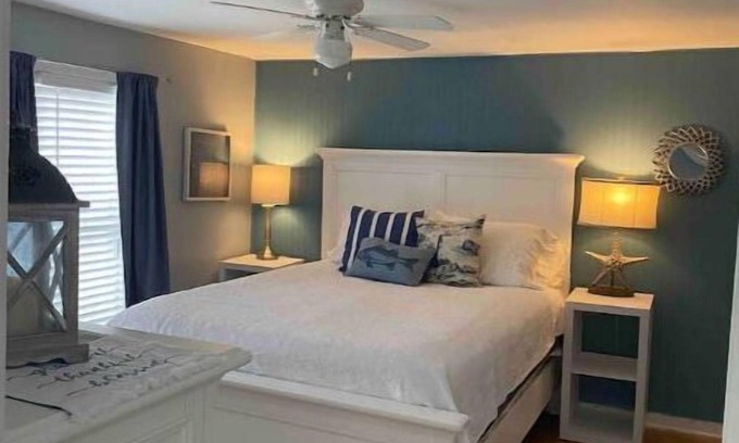 Saugatuck Apartment | #3 Bright 1-Bdrm suite downtown with parking
