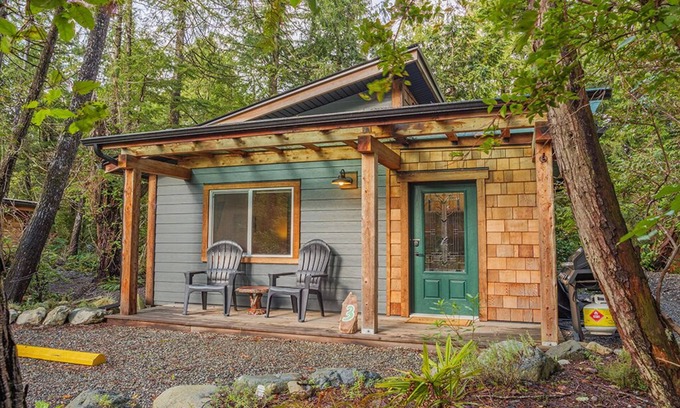Ucluelet Cabin | #3 CABIN COUPLES KING BED HOTTUB BEACH