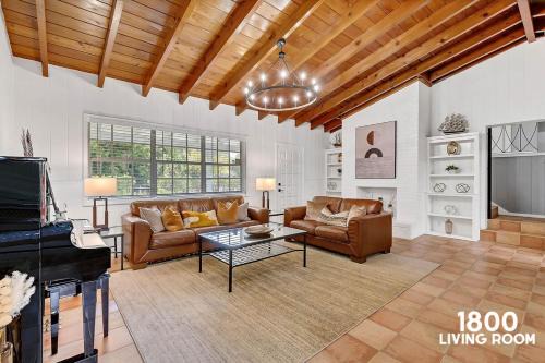 Little Havana House | 3 Home 12 bedroom compound with Pool and BBQ sleeps 24