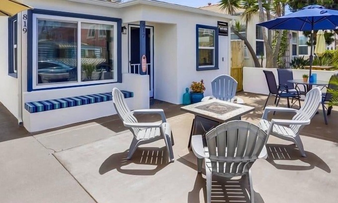 Central Mission Beach House | 3 Houses to Beach * 2 Fenced Yards * AC * Dogs ok