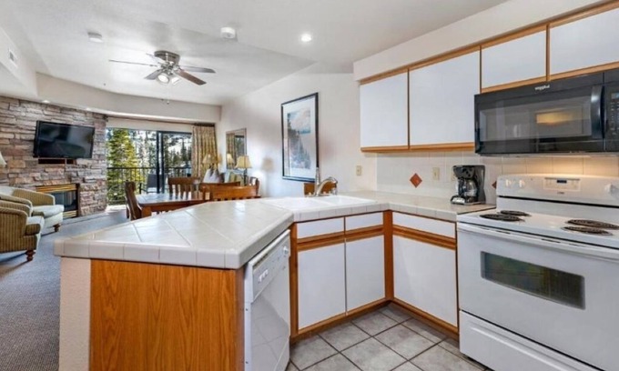 Tahoe Village House | 3 Inviting Villas w/Sports Courts & 15 Hot Tubs – Ideal for Family Fun!