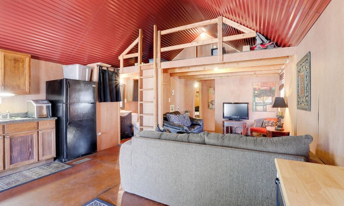 Clinton Cabin | 3 Mi to Greers Ferry Lake: Peaceful Cabin w/Deck!