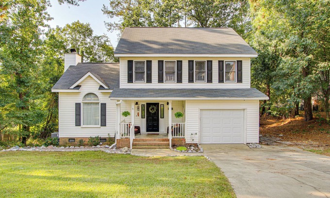 Lexington House | 3 Mi to Marina: Quiet Getaway w/Deck in Lexington