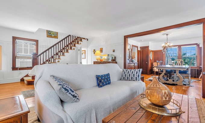 Seaside Heights House | 3 mins to beach! Bayview, 5 beach tags, plenty of space, outdoor shower, firepit