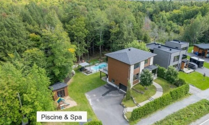 Orford Cottage | 3 minutes from Mont Orford - Large House & Hot Tub