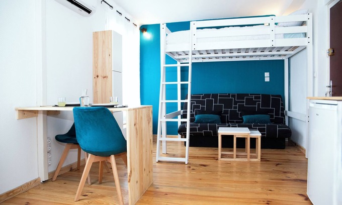 Les Remparts Apartment | 3-person air-conditioned studio with parking