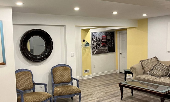 Central Erin Mills Apartment | 3. Private Room - Erin Mills Mall