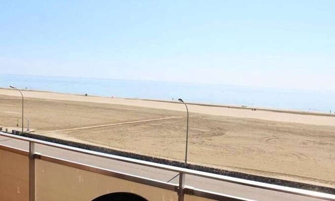 Port-la-Nouvelle Apartment | 3-room apartment with parking, 10m from the beach - sleeps 6