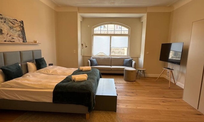 Fuerth Apartment | 3-room apartment for groups of up to 6, near the train station