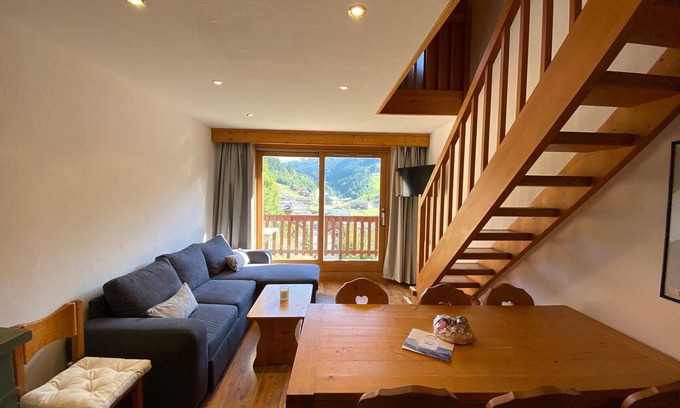 Meribel Centre Apartment | 3-room duplex at the foot of slopes, 6 ppl, central Méribel