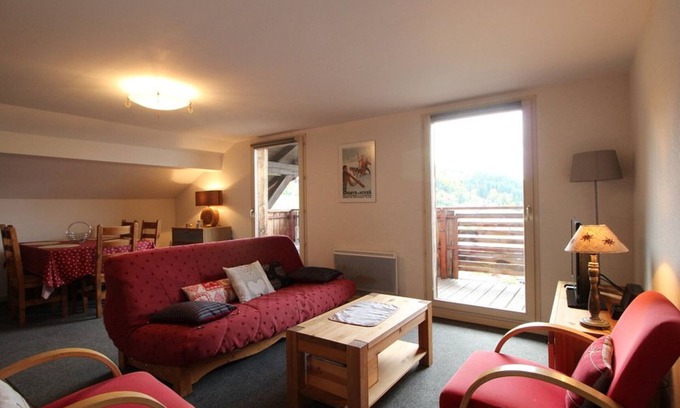 Les Carroz-d'Araches Apartment | 3 Rooms for 6: Close to Slopes and Village Center