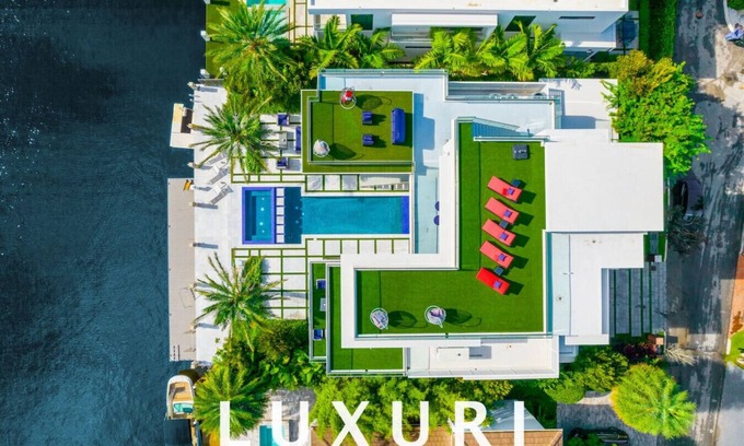 Las Olas Isles House | 3 Story w Rooftop Water Villa Dock Chef Kitchen