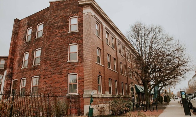 Chatham-Arch Apartment | 3 Warm Combined Apartments Near Lucas Oil Stadiom