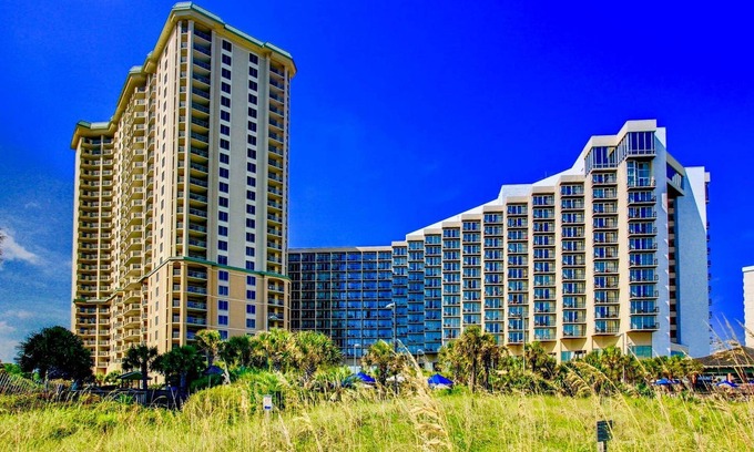 Arcadian Shores Condo | 30 condos in Royale Palms for Reunions & Outings