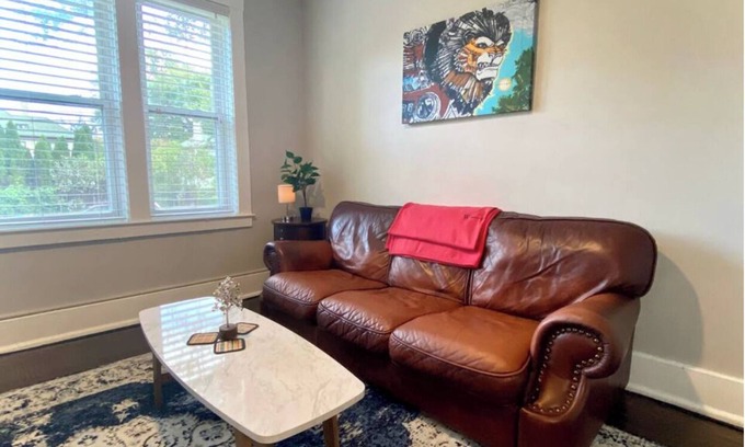 Detroit Apartment | 30+Day Rentals + Comfy & Professional-Friendly