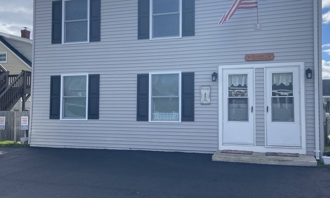 Wells Beach Condo | 30 seconds to the beach. No car needed!