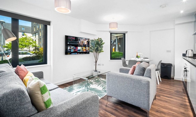 Bordesley Apartment | 3001 Fabrick Square · Luxury 2 Bed Apartment - Smart TV - WIFI