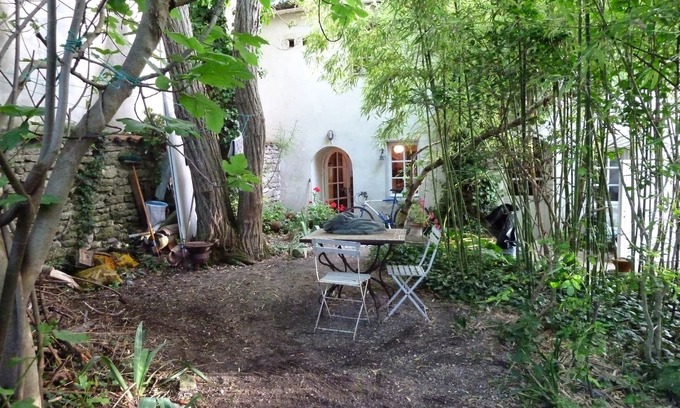 Saint-Clement-des-Baleines House | 300m from the beach, large charming house with wooded garden and flowered courtyard