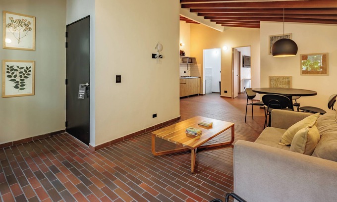Robledo Apartment | 301 Modern 1 bedroom apartment