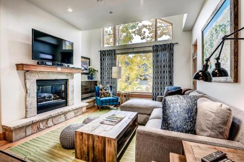 Edwards Apartment | 306 Aspenwood Lodge