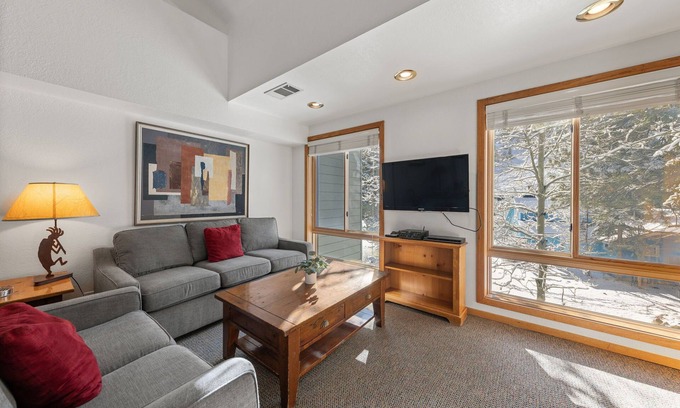 Olympic Valley Condo | 306 | Loft Getaway for 6 Pool + Trails Await!