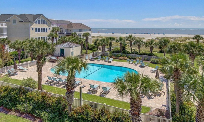 Isle of Palms Apartment | 308 Summerhouse by AvantStay | Oceanview Condo w/Community Pool Access
