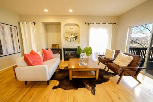 Edwards House | 309 Meile Lane Unit A
