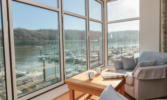 Dartmouth Apartment | 33 Dart Marina