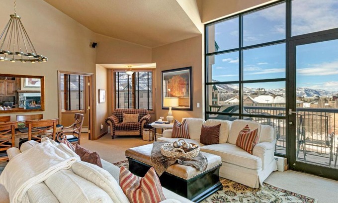 Avon Apartment | 330 Chapel Square condo