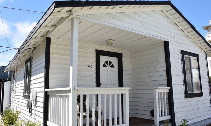 Downtown Cabin | 343 Hinds: 2 BR, 1 BA Cabin/Bungalow in Pismo Beach, Sleeps 4