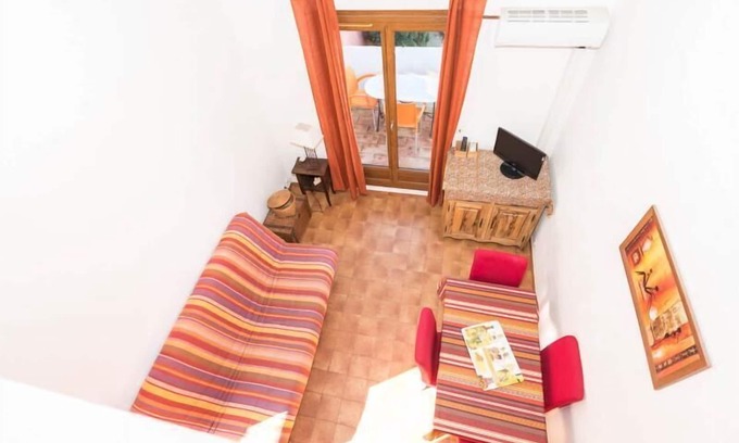 Saint-Cyr-sur-Mer Apartment | 36 m2 apartment in quiet residence with sandy beach 200m away