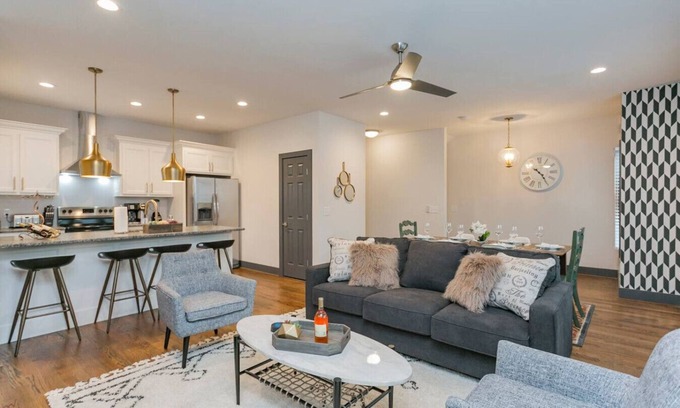 Nashville Apartment | 3810 · East Nash Haven! 10 min to Broadway!